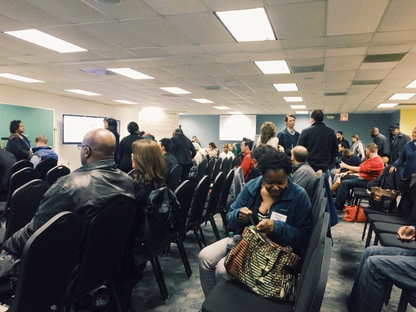 people-connecting-to-each-other-in-business-meeting-break-time-creating-opportunities-for-them_t20_mx9yy3